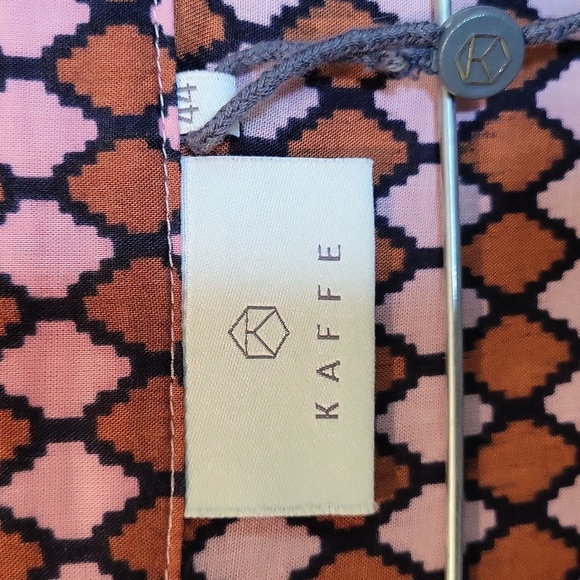 Chic Diamond Patterned Women's Blouse - Picture 2 of 5